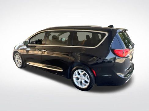 Used 2017 Chrysler Pacifica Touring-L Plus w/ Advanced Safetytec Group FWD image 42