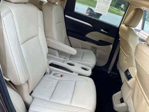 Used 2017 Toyota Highlander XLE FWD image 18
