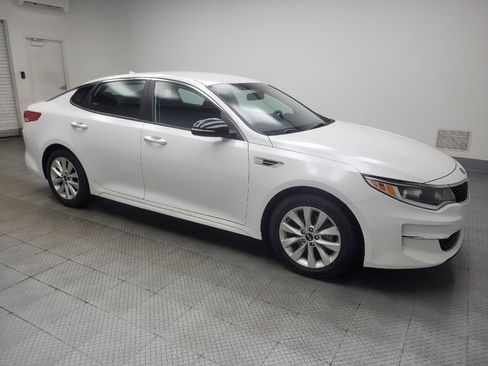 Used 2018 Kia Optima LX w/ 17" Alloy Wheels Package FWD image 11