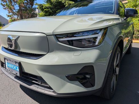 Used 2023 Volvo XC40 Recharge Ultimate AWD/4WD image 24