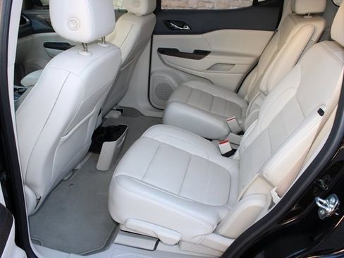 Used 2023 GMC Acadia Denali w/ Black Diamond Edition image 6