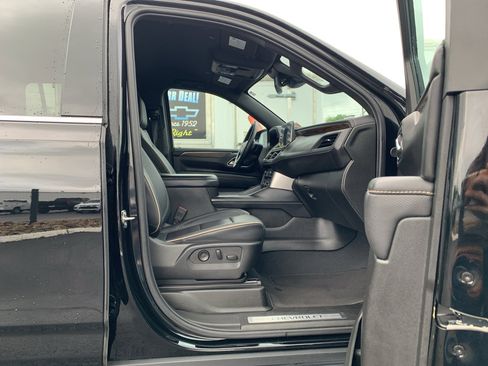 Used 2024 Chevrolet Suburban Premier image 30