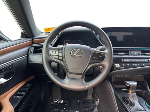 Used 2025 Lexus ES 350 w/ Premium Package FWD image 12