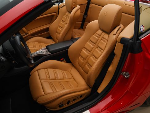 Used 2011 Ferrari California RWD image 11