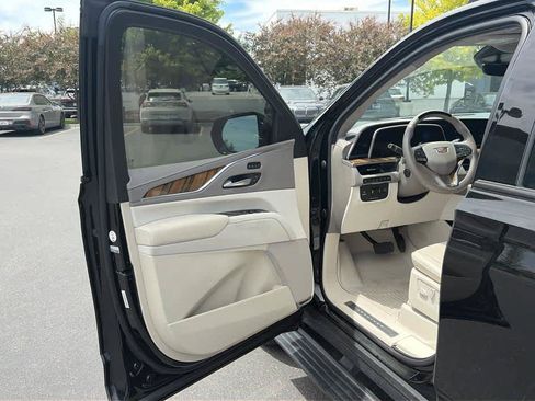 Used 2022 Cadillac Escalade Sport Platinum AWD/4WD image 11