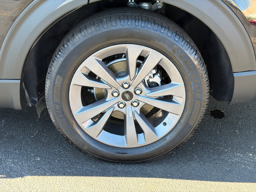 Used 2022 Ford Explorer XLT w/ Equipment Group 202A RWD image 23
