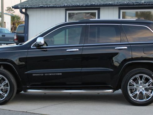 Used 2017 Jeep Grand Cherokee Overland image 2