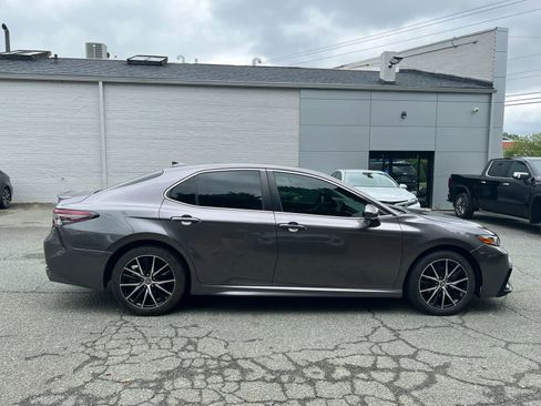 Used 2024 Toyota Camry SE w/ Convenience Package FWD image 3