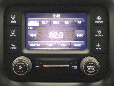 Used 2018 Jeep Compass Latitude FWD image 25