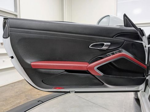 Used 2021 Porsche 718 Cayman image 14