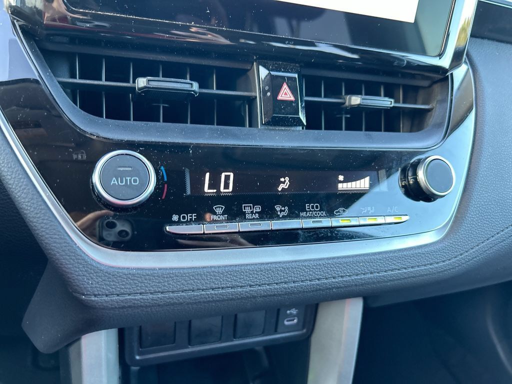 Used 2024 Toyota Corolla Cross LE w/ Moonroof Package FWD image 25