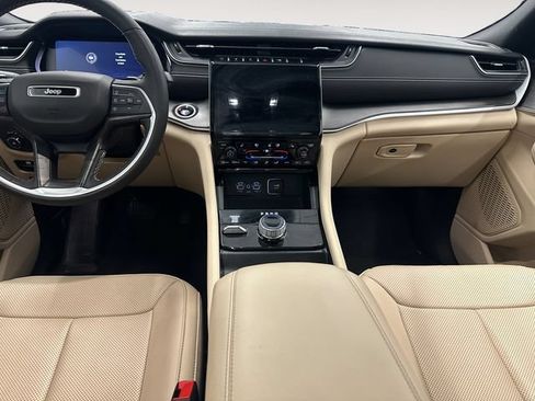 Used 2024 Jeep Grand Cherokee Limited w/ Luxury Tech Group II AWD/4WD image 10