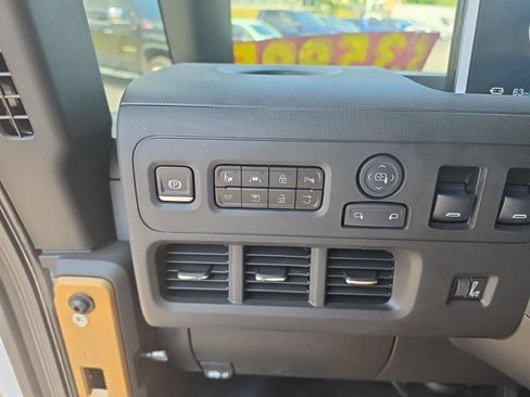 Used 2024 Chevrolet Brightdrop 400 w/ Commercial Equipment Package AWD/4WD image 19