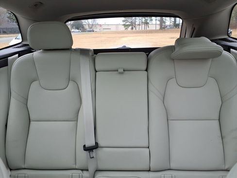 Certified 2023 Volvo XC60 B5 Plus image 18