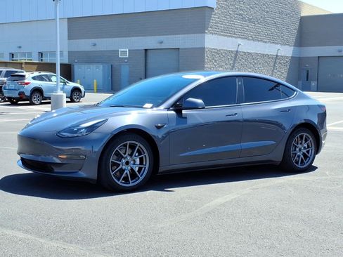Used 2022 Tesla Model 3 image 3