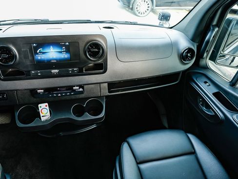 Used 2024 Mercedes-Benz Sprinter 2500 image 18