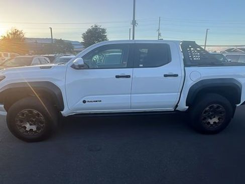 Used 2024 Toyota Tacoma 4x4 Double Cab Hybrid image 2
