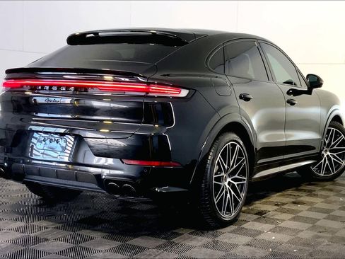 Used 2025 Porsche Cayenne Turbo image 7