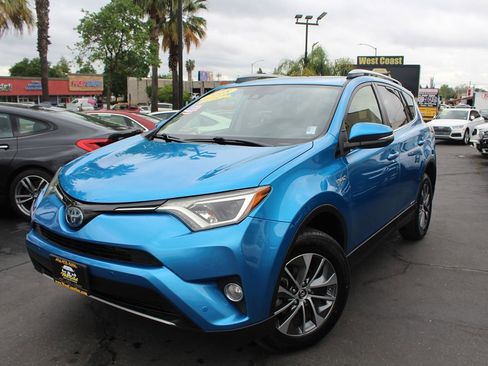Used 2018 Toyota RAV4 XLE w/ Convenience Package image 2