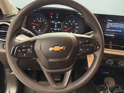 Used 2026 Chevrolet Trax LS FWD image 12