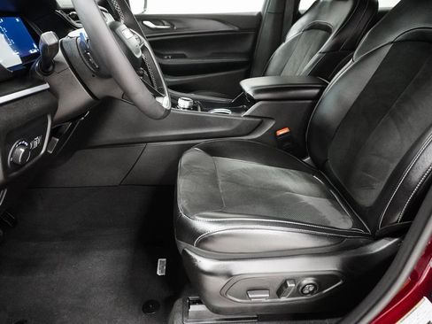 Certified 2024 Jeep Grand Cherokee L Laredo image 11