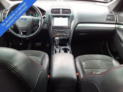 Used 2018 Ford Explorer XLT w/ XLT Appearance Package image 13