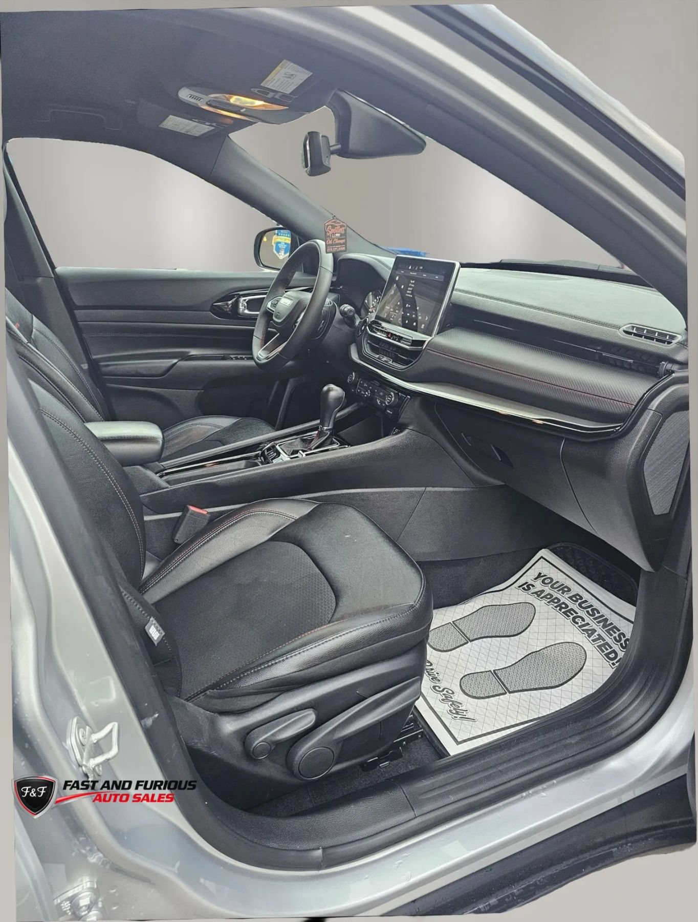 Used 2025 Jeep Compass Trailhawk AWD/4WD image 8