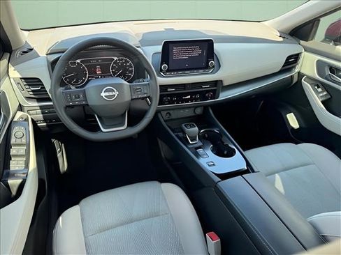 Used 2025 Nissan Rogue SV FWD image 15