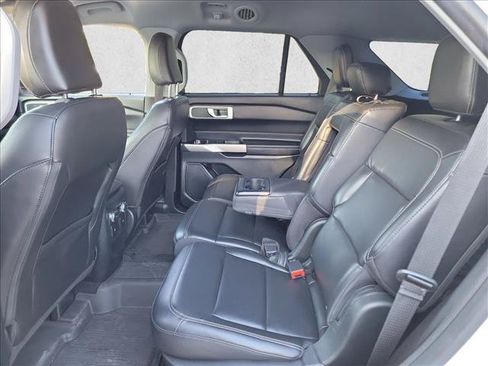 Used 2021 Ford Explorer XLT w/ Equipment Group 202A RWD image 14