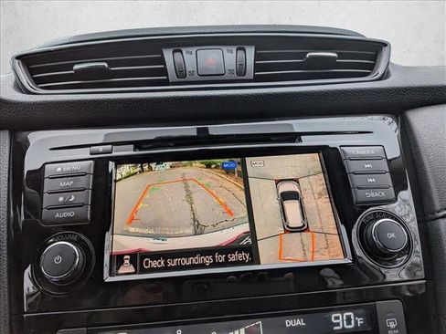 Used 2018 Nissan Rogue SV w/ Premium Package image 15