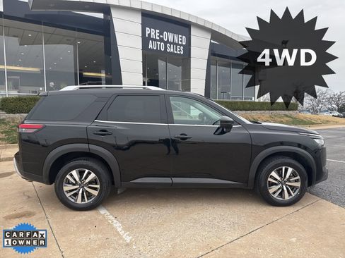 Used 2025 Nissan Pathfinder SL image 2