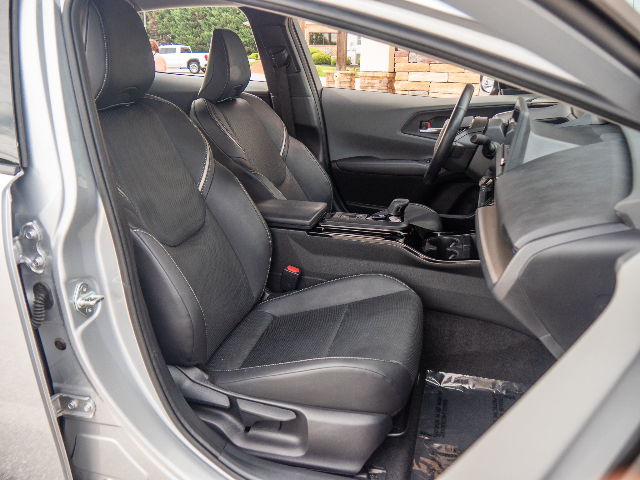 Used 2024 Toyota Prius XLE AWD/4WD image 15