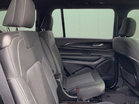 New 2025 Jeep Grand Cherokee L Laredo image 42