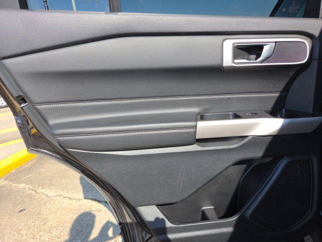 Used 2024 Ford Explorer XLT w/ Equipment Group 202A RWD image 27
