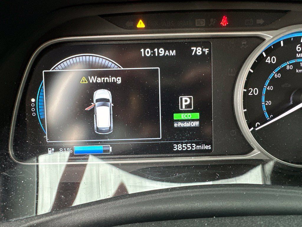 Used 2018 Nissan Leaf SV FWD image 8