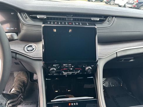 New 2025 Jeep Grand Cherokee L Limited w/ Black Appearance Package image 14