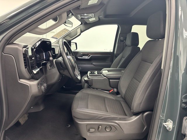 Used 2025 Chevrolet Silverado 1500 LT AWD/4WD image 25