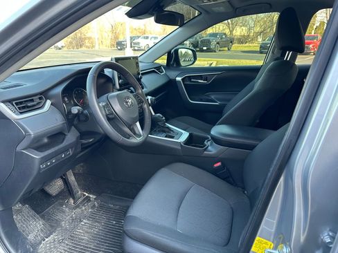 Used 2022 Toyota RAV4 XLE image 7