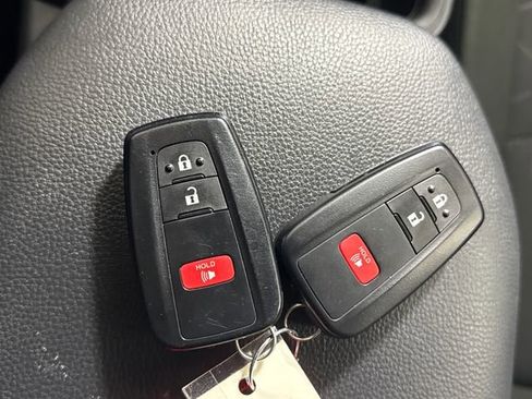Used 2025 Toyota RAV4 XLE AWD/4WD image 69