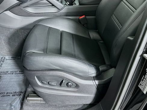 Used 2022 Porsche Cayenne image 21