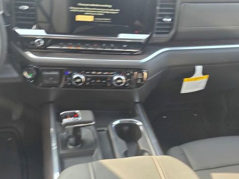 New 2026 GMC Sierra 1500 SLT image 15