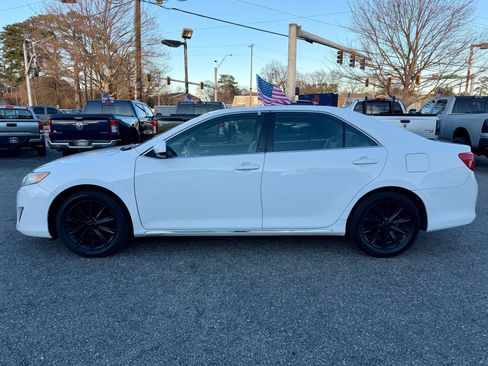 Used 2014 Toyota Camry XLE image 2