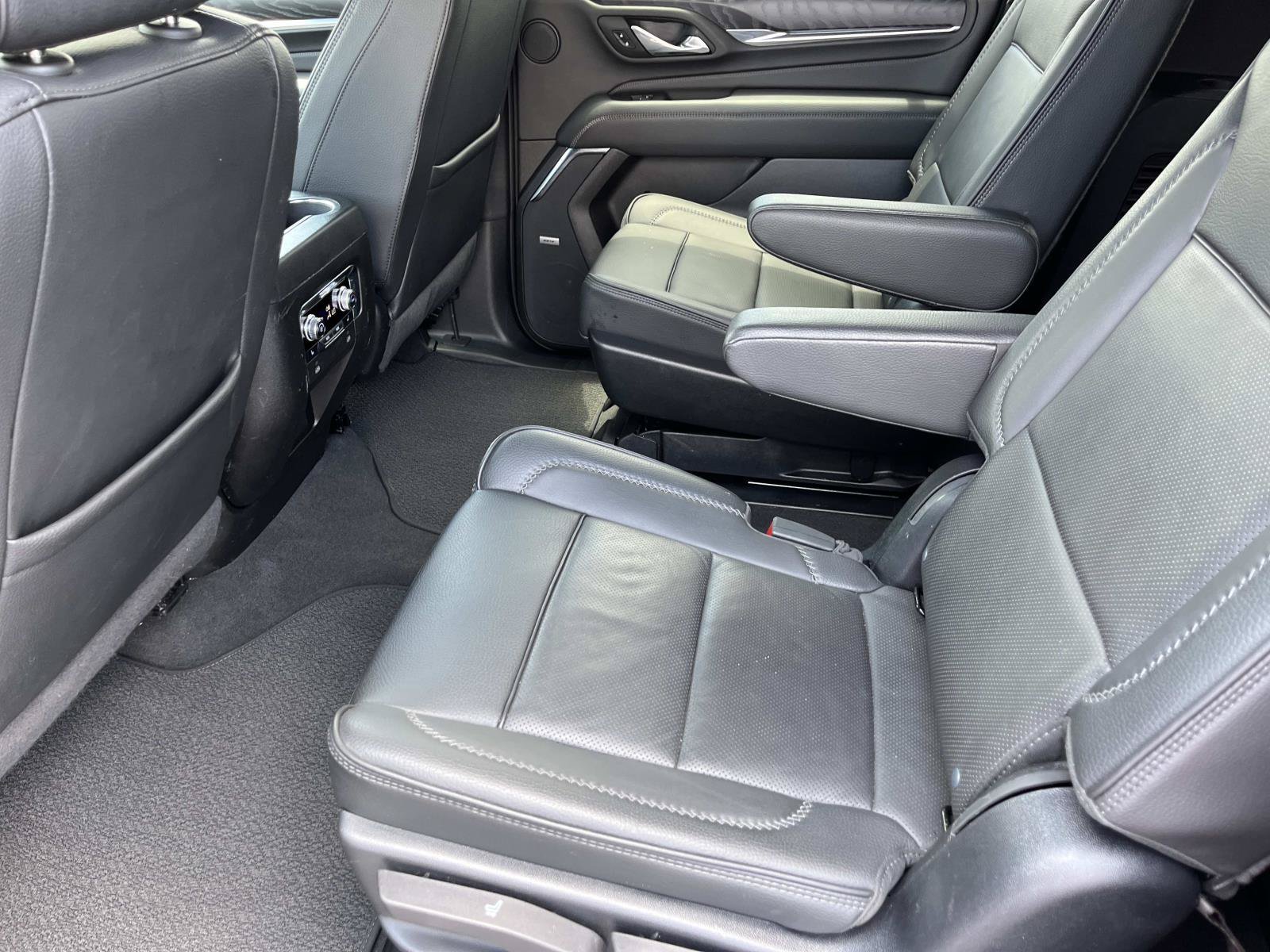 Used 2024 GMC Yukon XL Denali AWD/4WD image 18