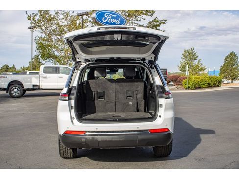 Used 2021 Jeep Grand Cherokee L Limited AWD/4WD image 11