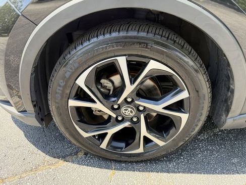 Used 2021 Toyota C-HR XLE FWD image 39