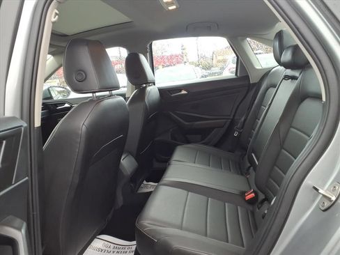 Used 2024 Volkswagen Jetta SE FWD image 10