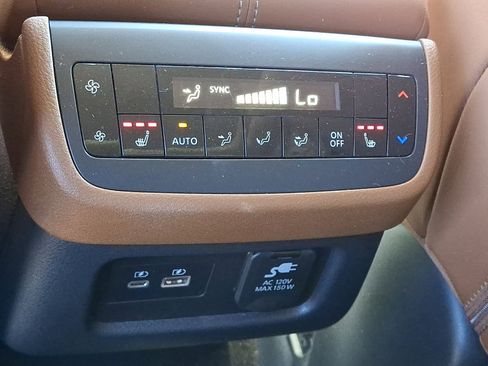 Certified 2023 Nissan Pathfinder Platinum AWD/4WD image 12