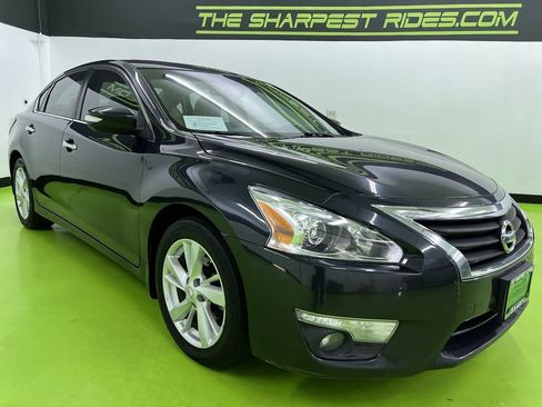 Used 2014 Nissan Altima 2.5 SV w/ Convenience Package FWD image 2