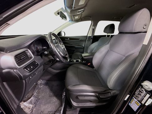 Used 2020 Kia Sorento LX image 17
