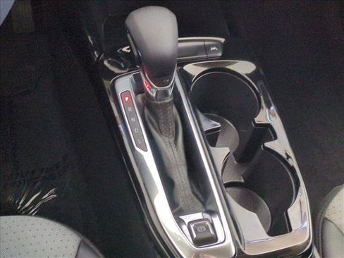 Used 2025 Chevrolet Trax LT image 12